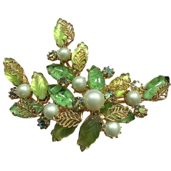 Vintage Kramer Gold-Tone Brooch Green Glass Leaves Faux Pearls & Rhinestones MCM - Picture 1 of 7